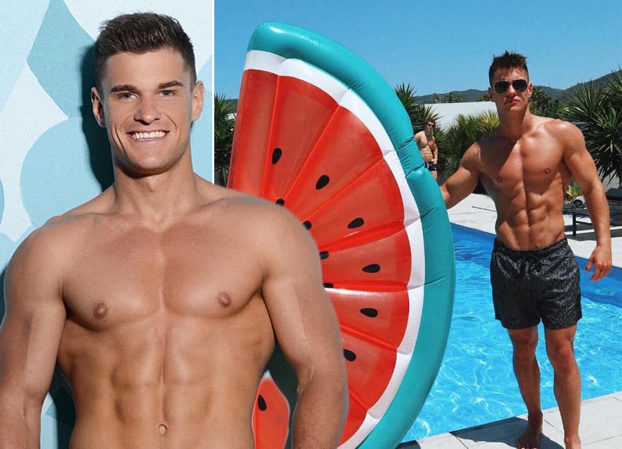FIRST LOOK: Rob Lipsett enters the Love Island villa tonight!