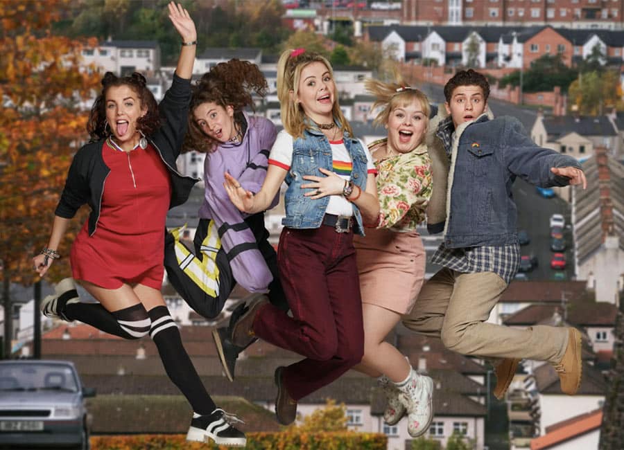 10 Childhood memories we have of summer holidays sun cream mud pies