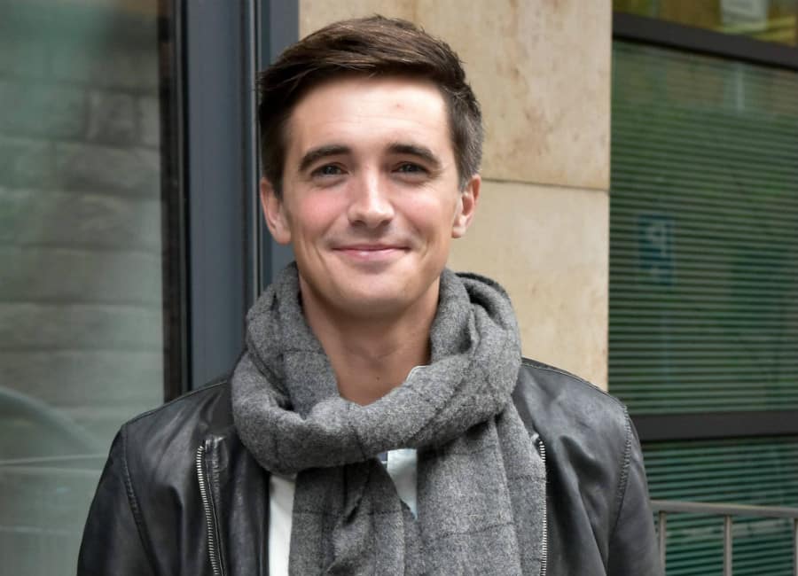 Irish chef Donal Skehan slices open his finger on live television!