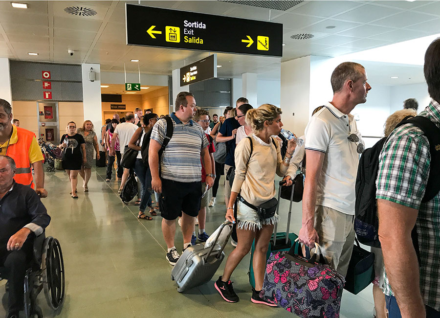 Irish holidaymakers warned of longer airport queuing times