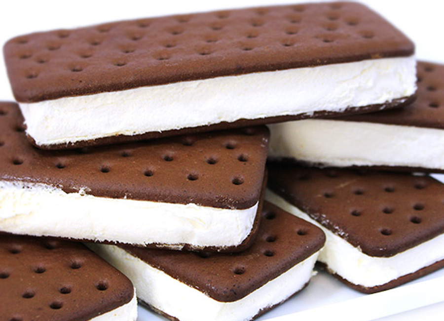 Baileys ice cream sandwiches exist and are ideal for summer