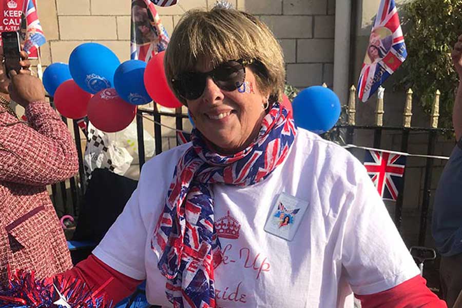 Royal fever sweeps Windsor as revellers fly in for the big day