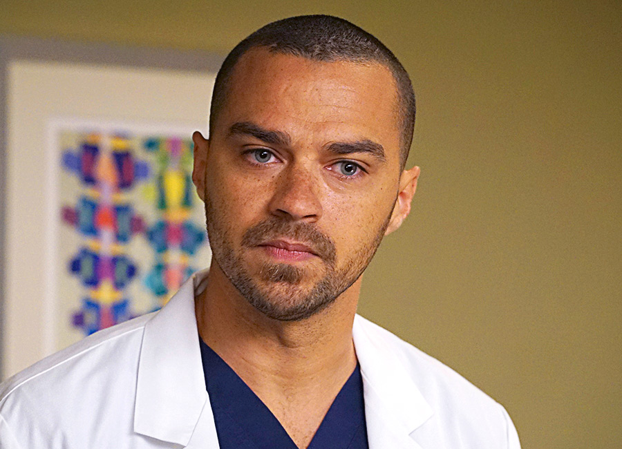 Jesse Williams walks red carpet separately from new girlfriend