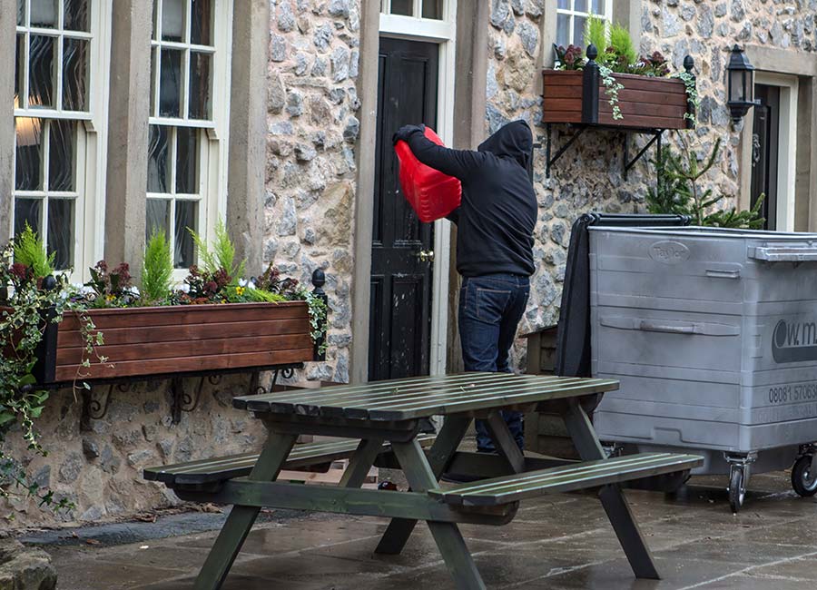 Emmerdale spoilers: Popular character to be stabbed in shock attack! But who?