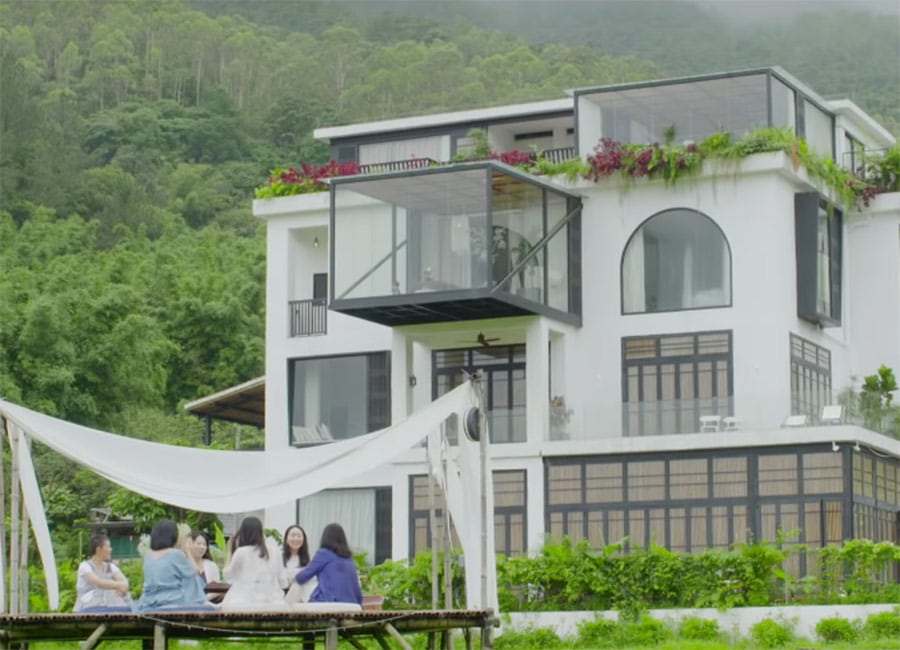 These seven girlfriends bought a MANSION to retire in together and we're jealous