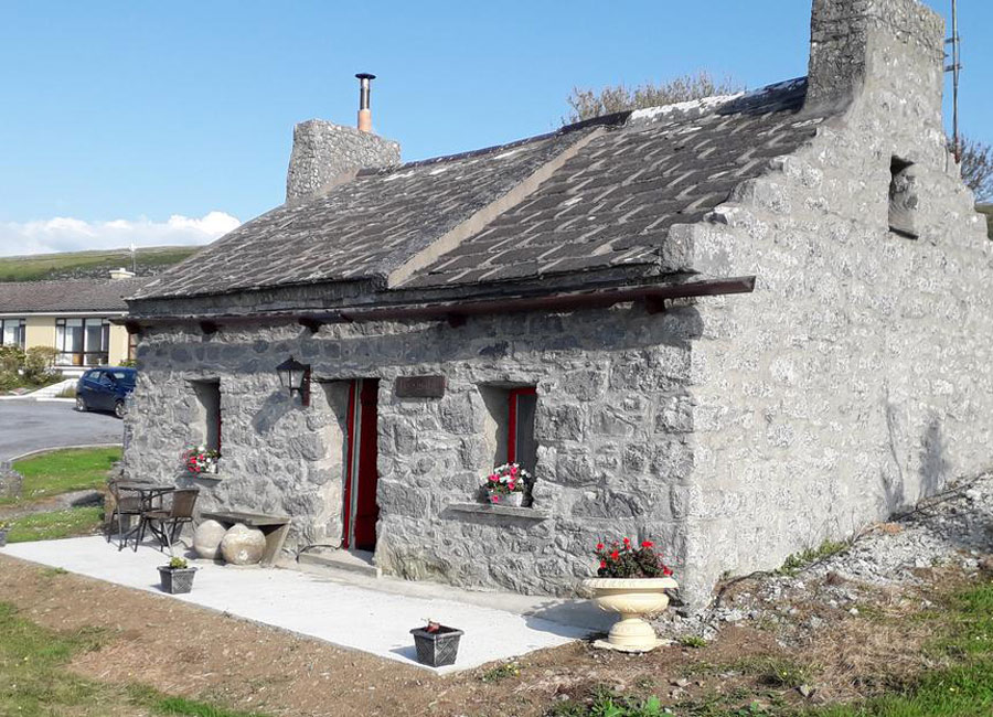 PICS: Picturesque rural cottage with amazing sea-view is perfect for a romantic getaway