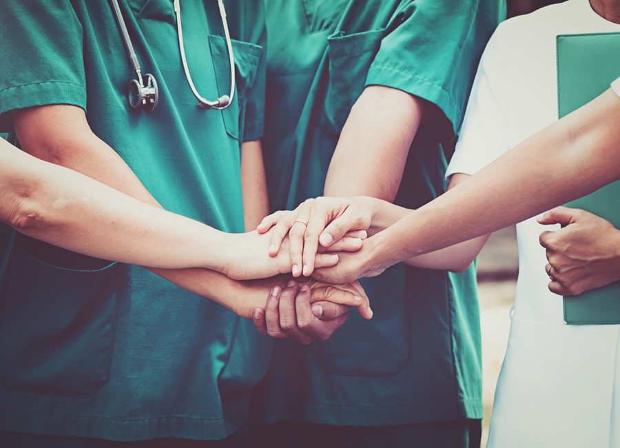 Nurses pay touching tribute to healthcare worker who died from coronavirus