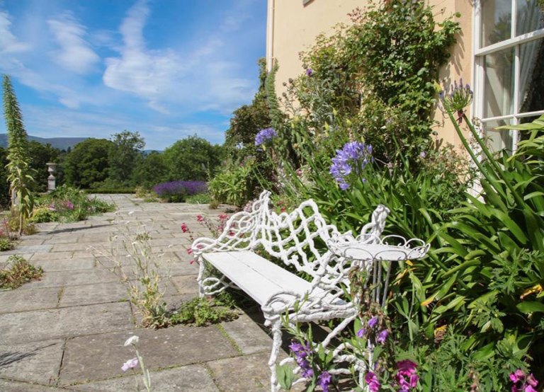 Chris de Burgh’s Wicklow estate, Enniskerry