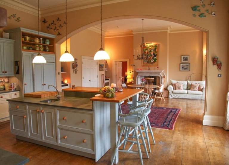 Chris de Burgh’s Wicklow estate, Enniskerry