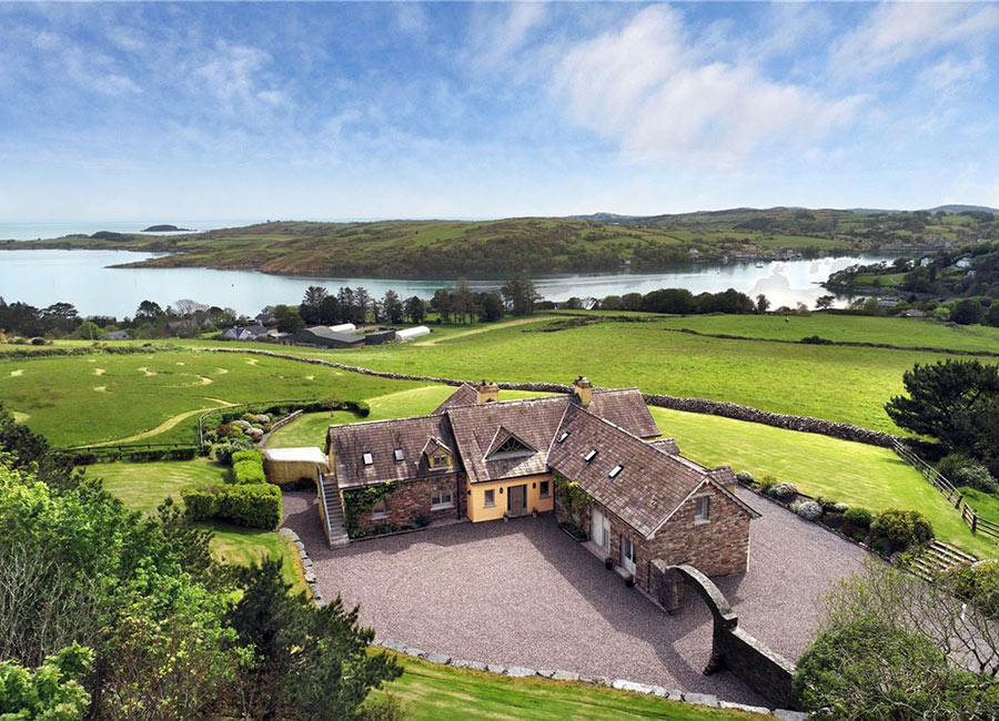 Five idyllic country houses by the coast to daydream about buying