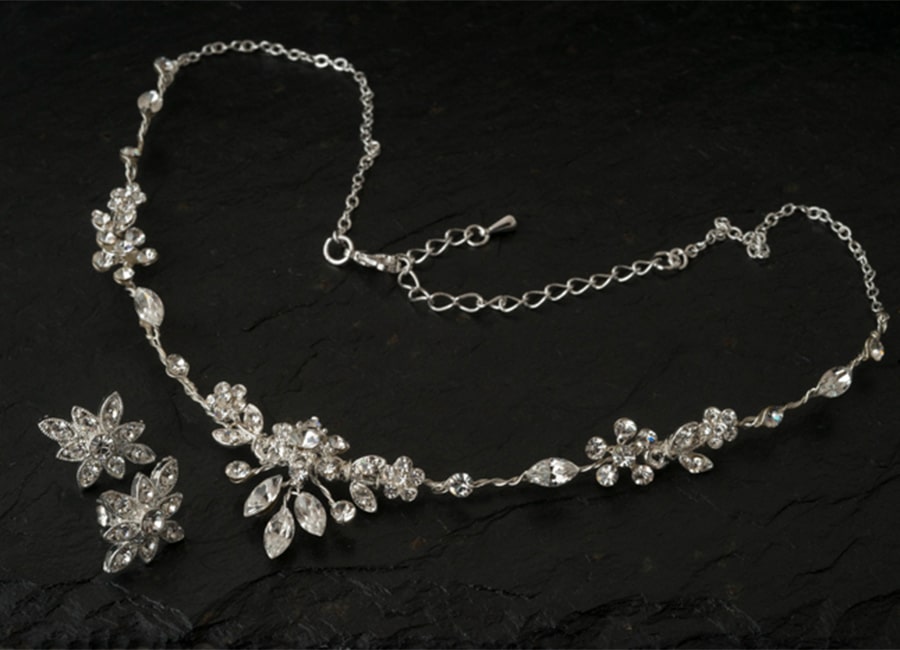 Getting married? Get gorgeous hair pieces online at Barnardos Bridal Rooms