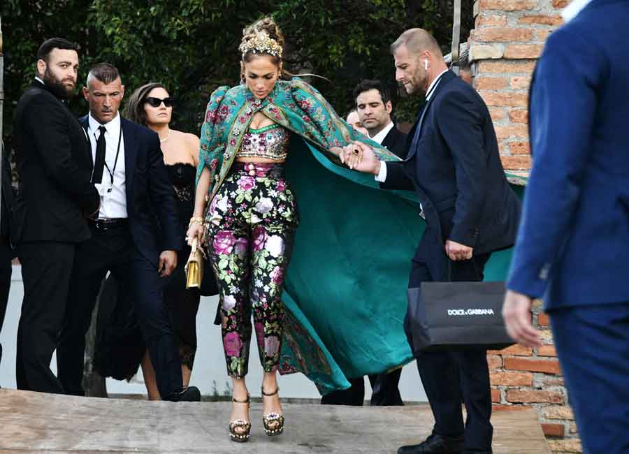 Jennifer Lopez makes fashion faux pas as she arrives for Dolce & Gabbana show