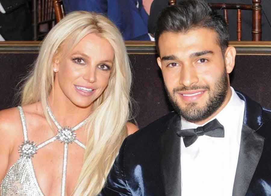 Britney Spears announces engagement  to long-term boyfriend