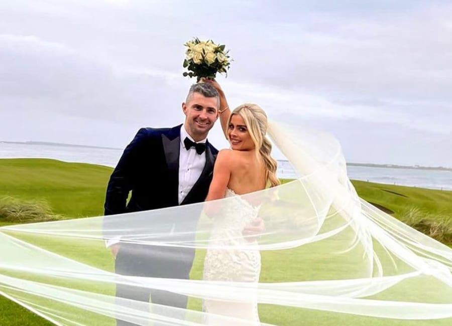 Rob Kearney's reaction to the first glimpse of his bride Jess will make you melt