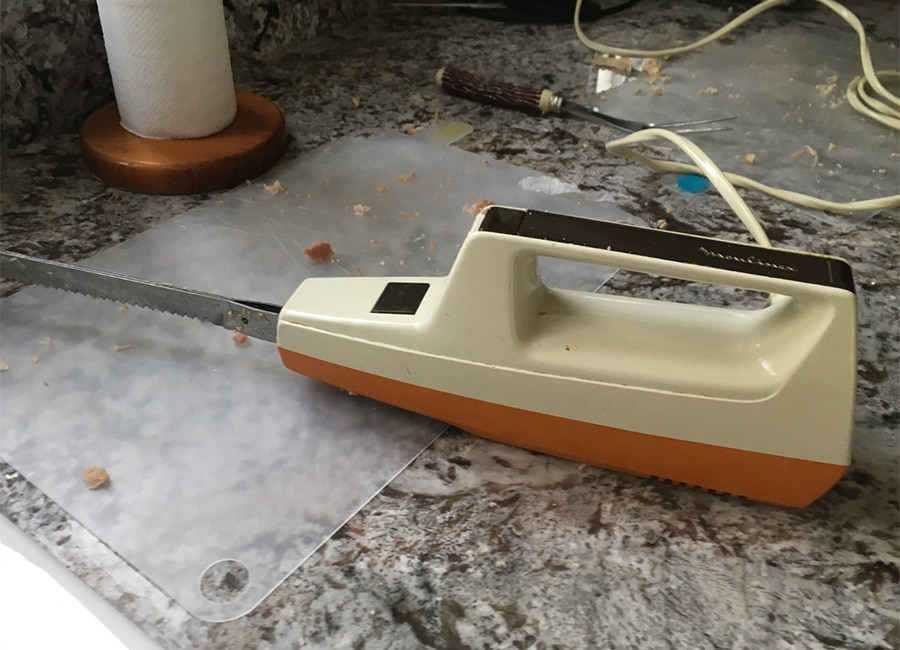 'Old school is the best!' Twitter revels in nostalgia with viral carving knife snap