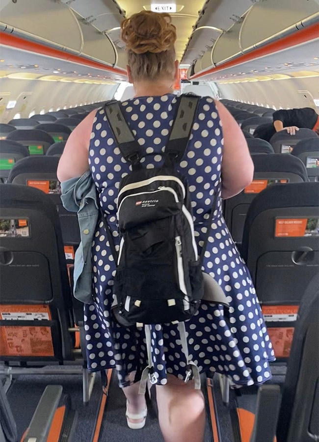 Kirsty Leanne plus sized woman seat Ryanair tray table TikTok