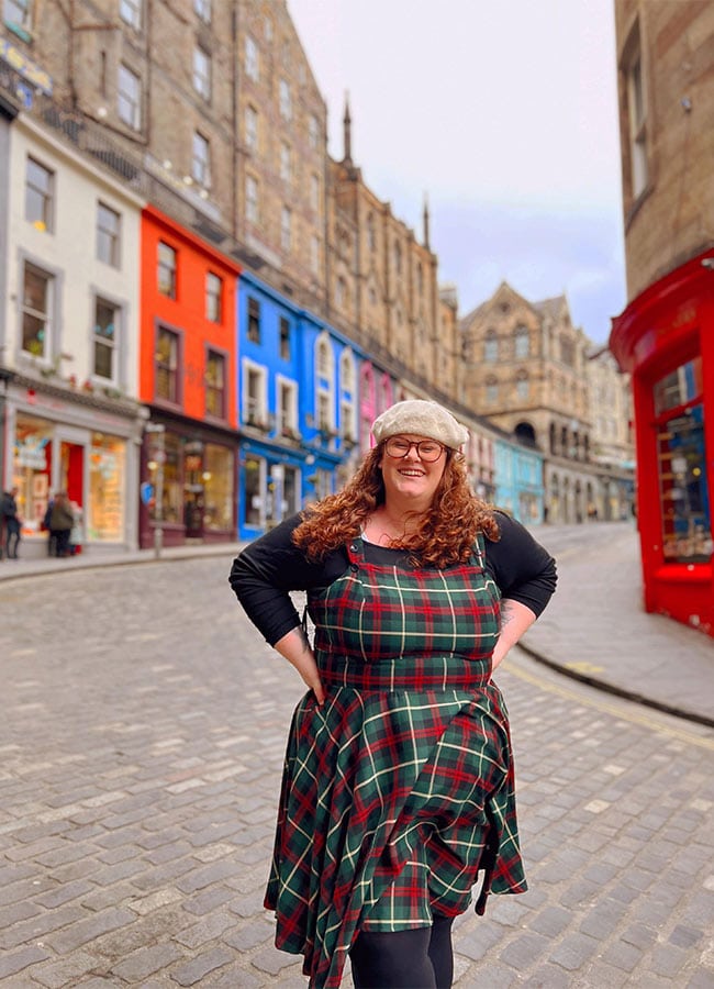 Kirsty Leanne plus sized woman seat Ryanair tray table TikTok