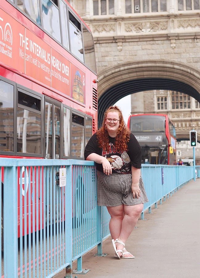 Kirsty Leanne plus sized woman seat Ryanair tray table TikTok