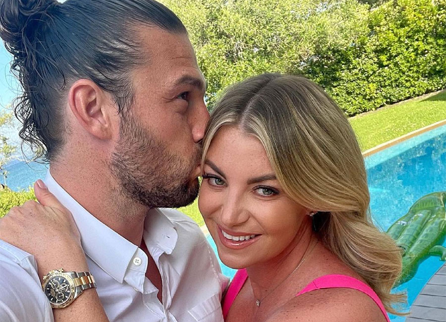 Billi Mucklow has 'no plans to cancel wedding' to 'idiot' fiancé Andy Carroll