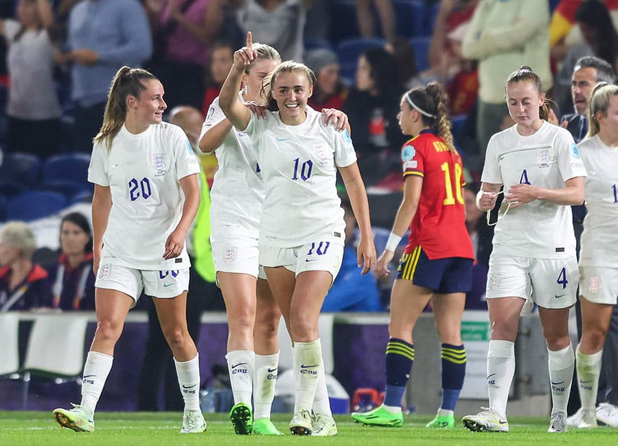 Georgia Stanway screamer fires England into Euro 2022 semi-finals