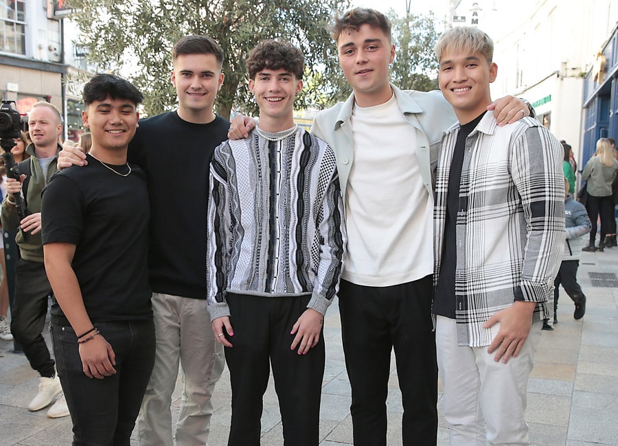 Hundreds of fans turn out to see Louis Walsh's new boyband busk in Dublin
