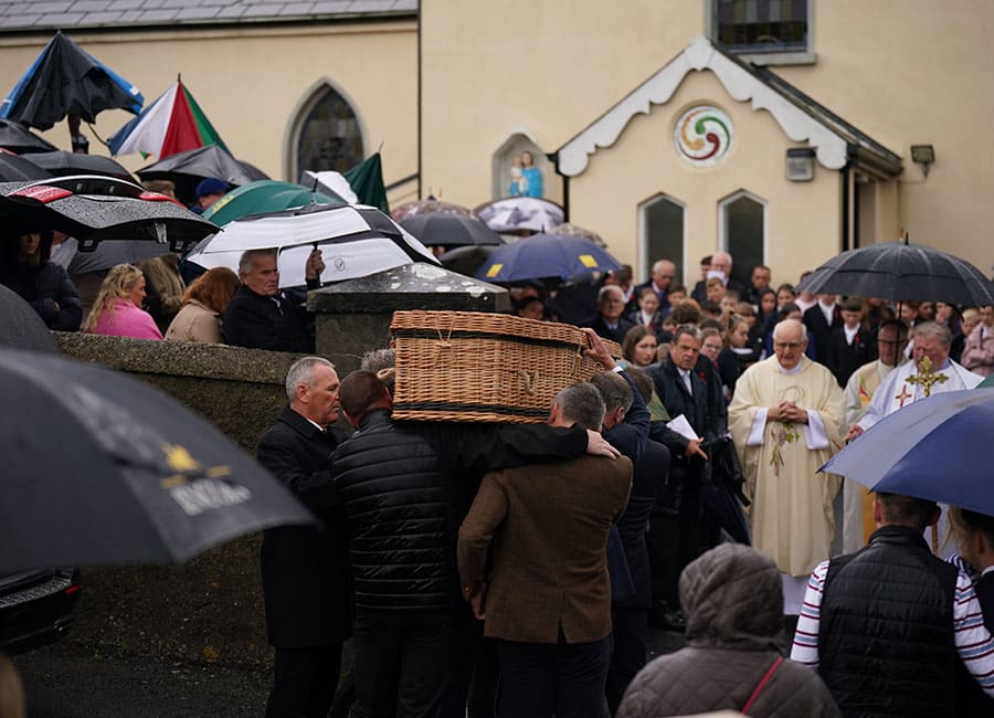 Hundreds of mourners bid farewell to Jack de Bromhead
