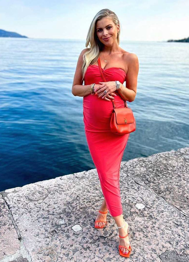 Jess Redden jets off again for babymoon with Rob Kearney