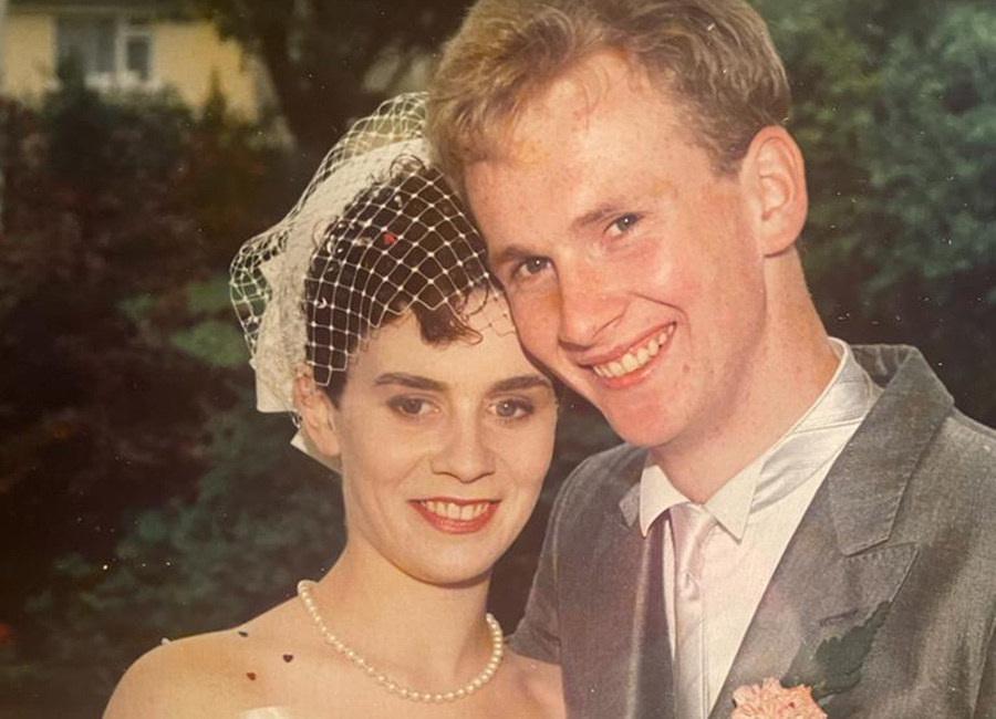 Daughter reads heartbreaking poem to her parents at joint Mass