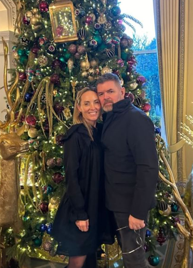 Alt Text Kathryn Thomas with husband and sister in Dublin Christmas Learn how