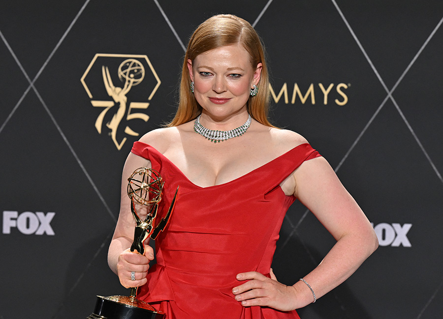 Watch: Succession actress Sarah Snook dedicates Emmy win to baby daughter