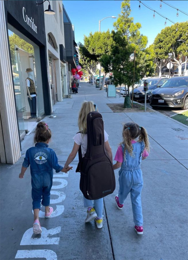 Amelia Warner children