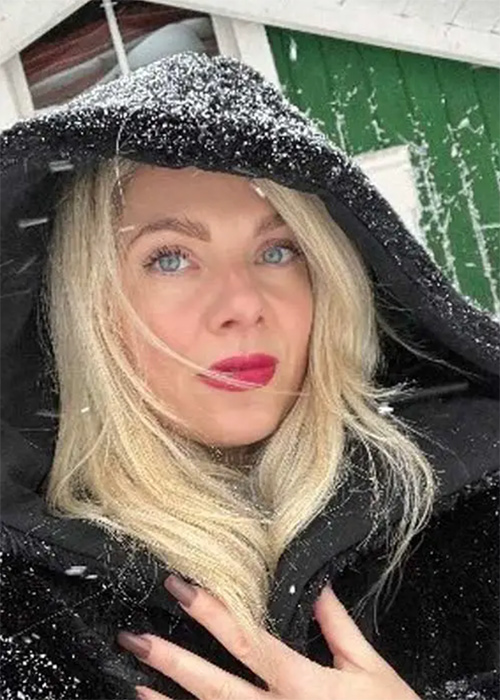 Irish actress Aine O'Neill found an AirTag under her car. Pic: Twitter