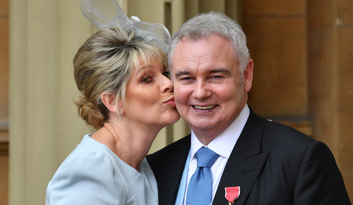 LONDON, UNITED KINGDOM - JUNE 1: Eamonn Holmes, with his wife Ruth Langsford, as he wears his OBE (Officer of the Order of the British Empire) after it was awarded to him by Queen Elizabeth II for services to broadcasting during an Investiture ceremony at Buckingham Palace on June 1, 2018 in central London. (Photo by John Stillwell - WPA Pool/Getty Images)