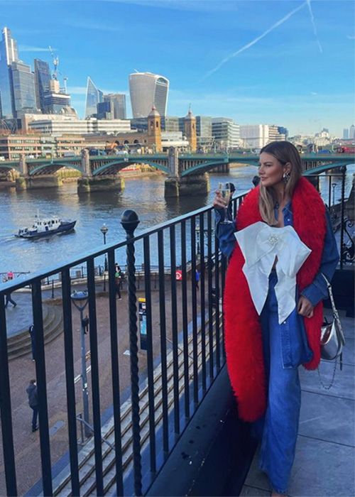 Lyra thanking people for support