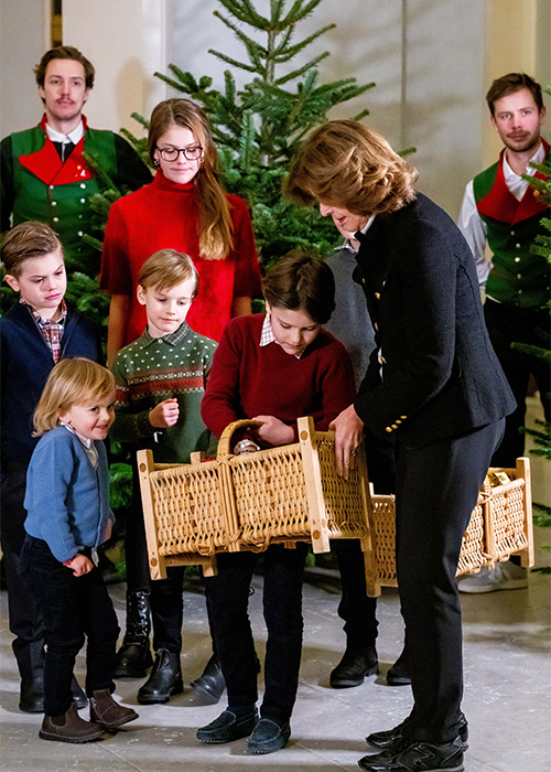 Queen Silvia, Princess Estelle, Prince Oscar, Prince Alexander, Prince Gabriel, Prince Julian, The traditional handover of the Christmas trees by students of the Forestry Academy (Skogshögskolan) at the Royal Palace in Stockholm, Sweden. Pic: REX