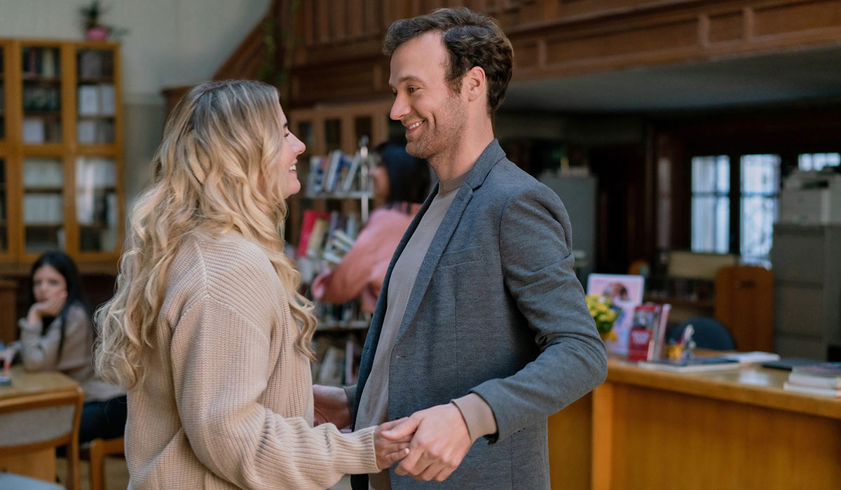 Ask Tina: My boyfriend is very affectionate and flirty with his female friends