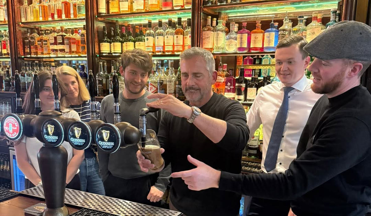 Hollywood actor Steve Carell continues tour of Ireland with trip to Dublin pub