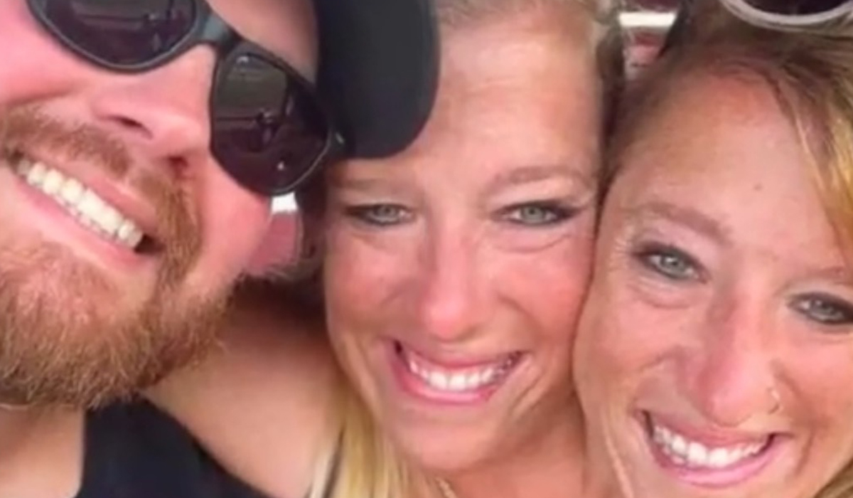 Conjoined twins Brittany and Abby Hensel address viral photos of them with newborn